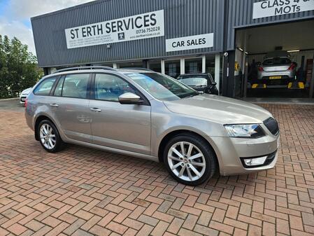 SKODA OCTAVIA 1.6 TDI Elegance Estate 